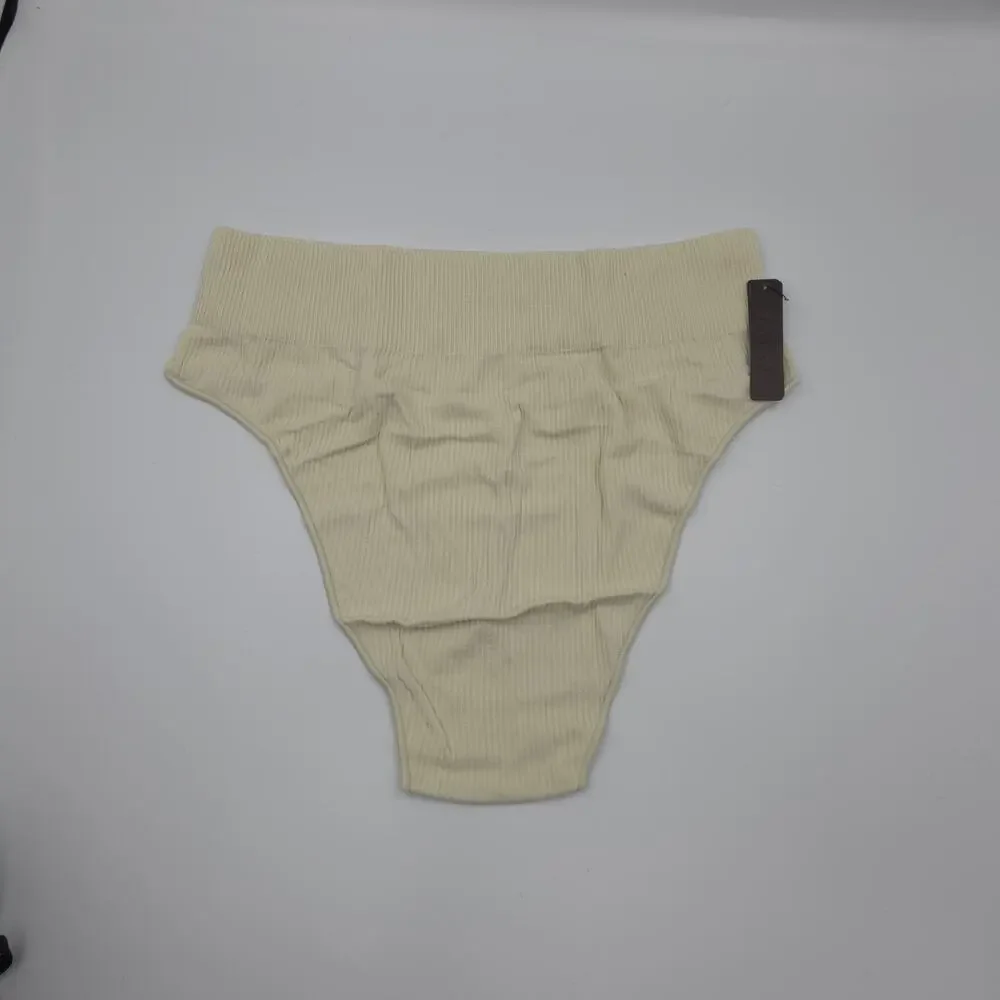 Skims Bundle of Two Seamless Ribbed and T-String Thong in Bone Onyx Size 2X